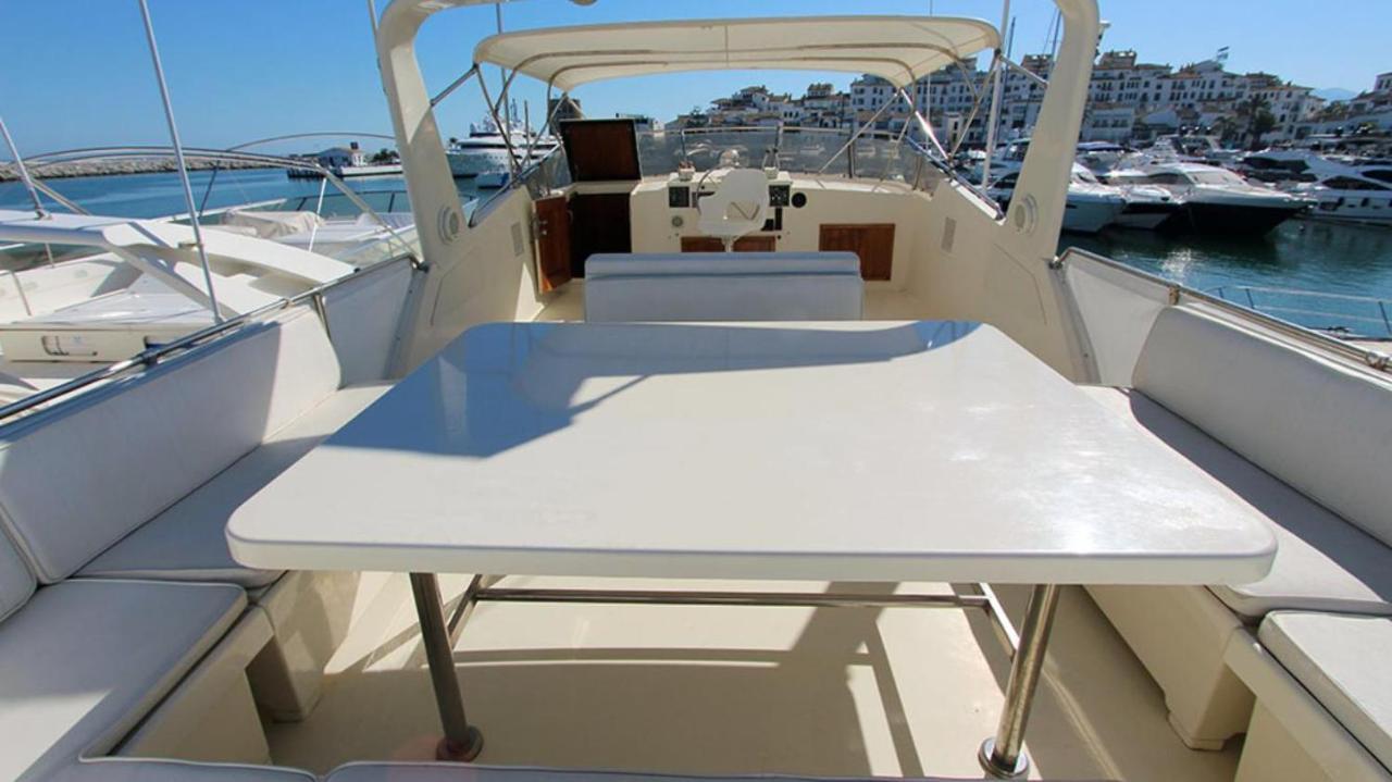 Hotel Yacht Our Alissa Sant Adria de Besos Luaran gambar