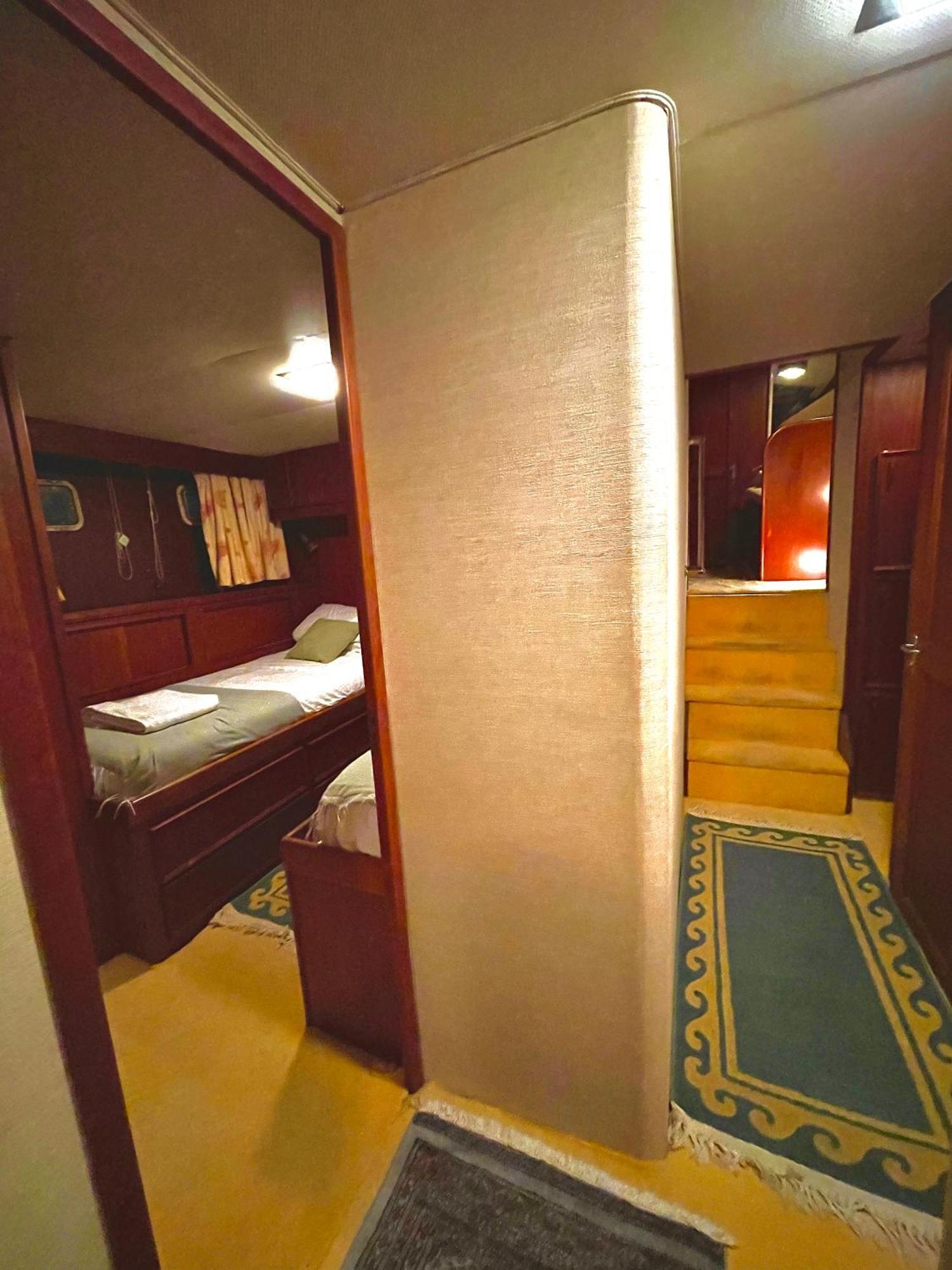 Hotel Yacht Our Alissa Sant Adria de Besos Luaran gambar