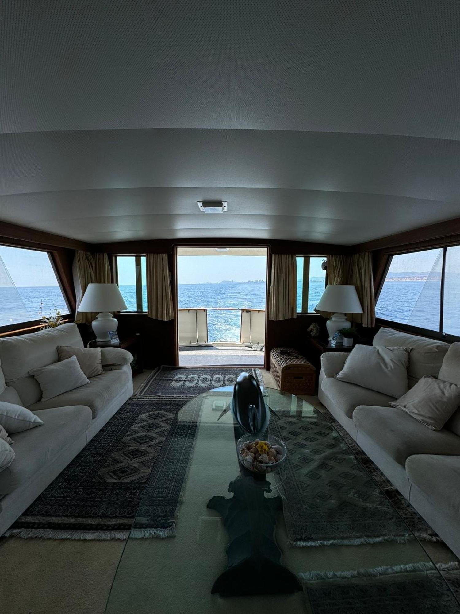 Hotel Yacht Our Alissa Sant Adria de Besos Luaran gambar